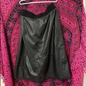 GIII black leather skirt
